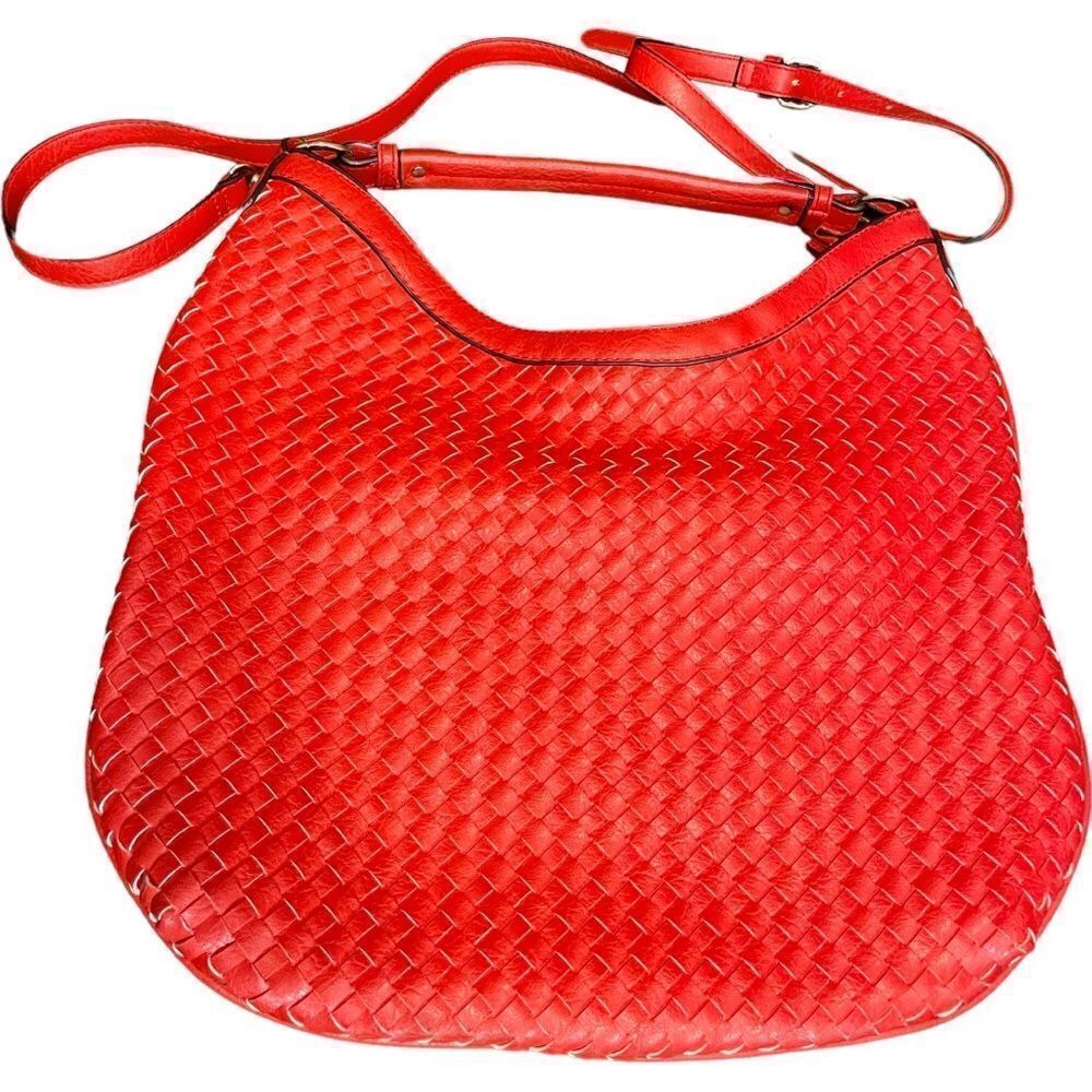 Bolsa Women’s Woven Red Shoulder Bag. 12”x15”